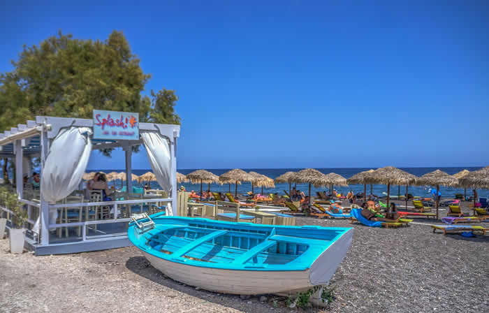 La plage De Kamari à santorin